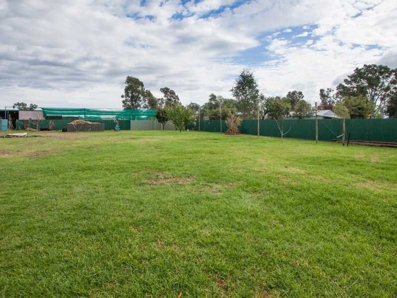 8 Pioneer Avenue, Gumly Gumly NSW 2652