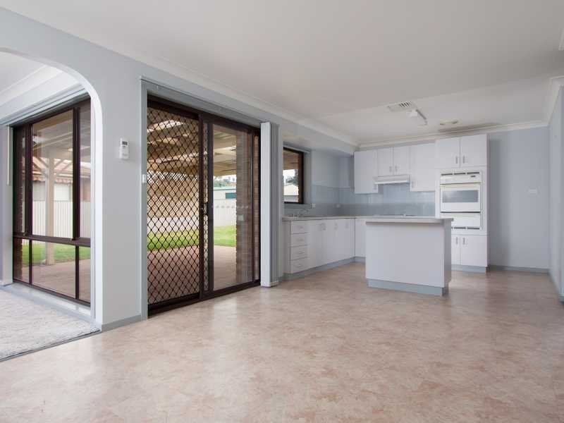 7 Langi Cres, Glenfield Park NSW 2650