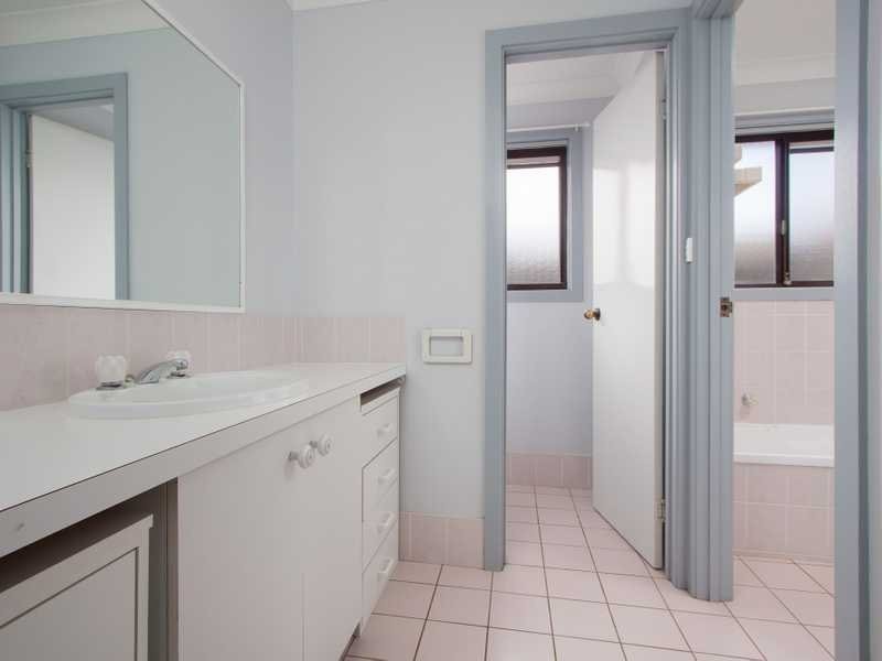 7 Langi Cres, Glenfield Park NSW 2650