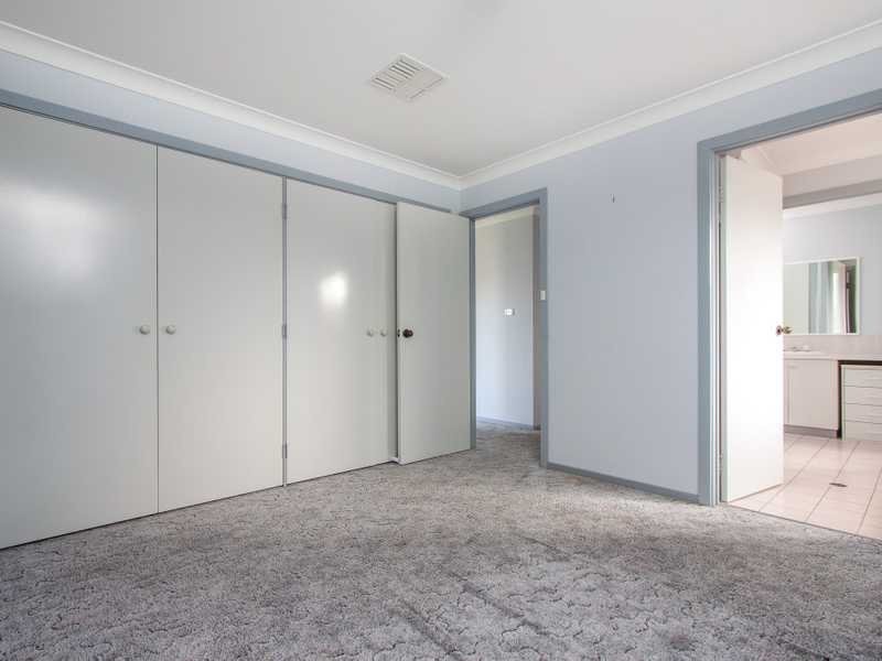 7 Langi Cres, Glenfield Park NSW 2650