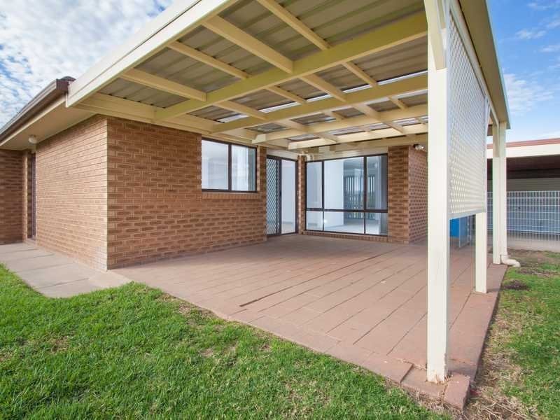 7 Langi Cres, Glenfield Park NSW 2650