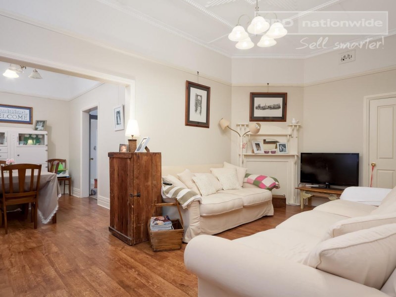 8 Kildare Avenue, Turvey Park NSW 2650