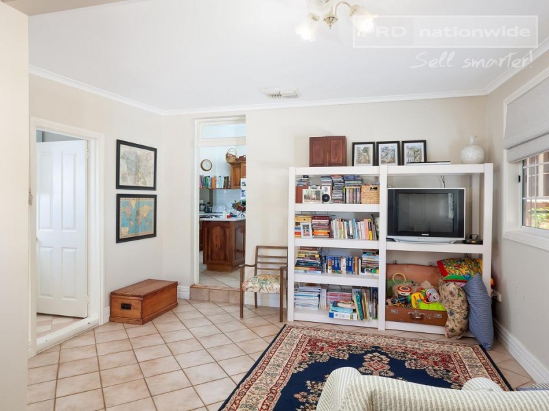 8 Kildare Avenue, Turvey Park NSW 2650