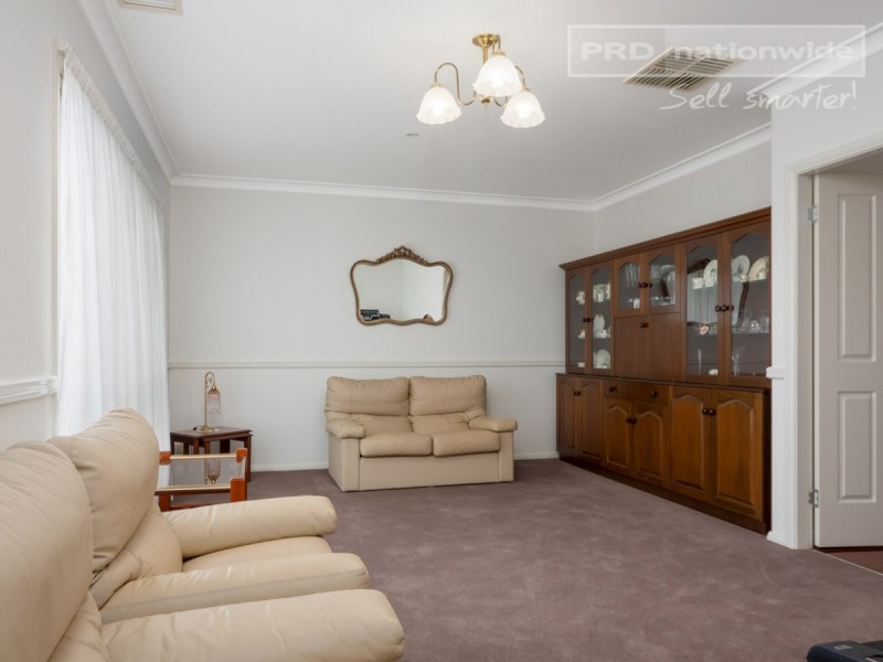14 Lachlan Place, Tatton NSW 2650