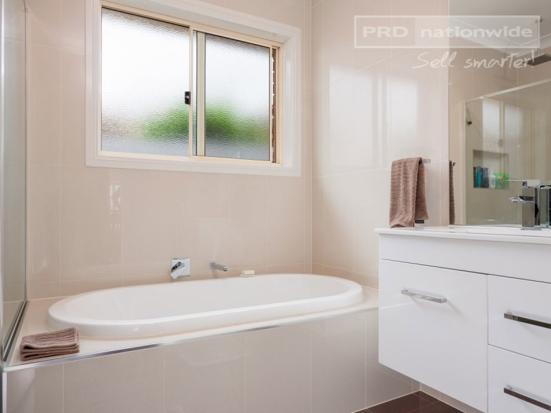 14 Lachlan Place, Tatton NSW 2650