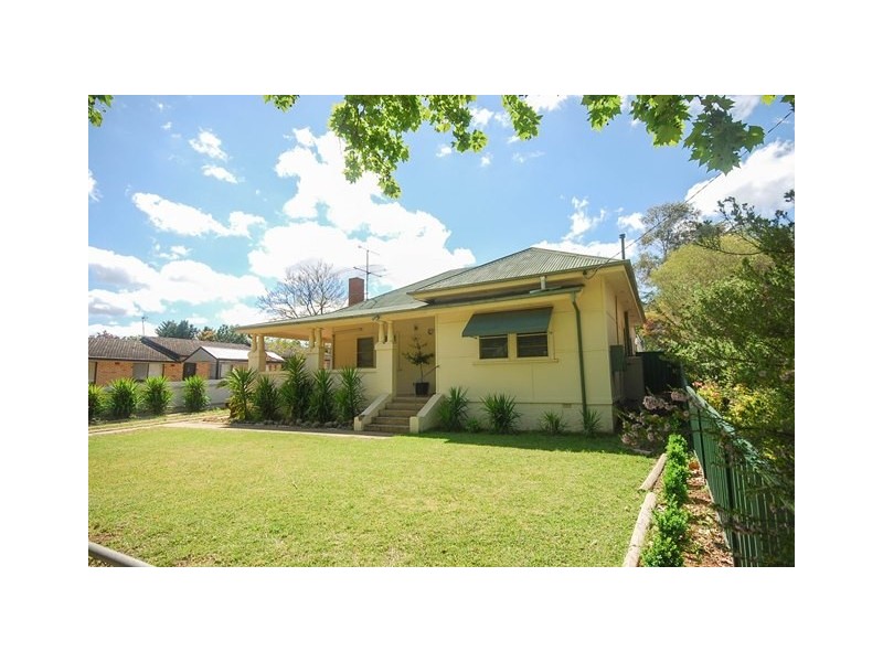 9 Halloran Street, Turvey Park NSW 2650