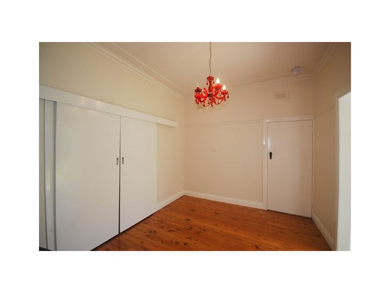 9 Halloran Street, Turvey Park NSW 2650