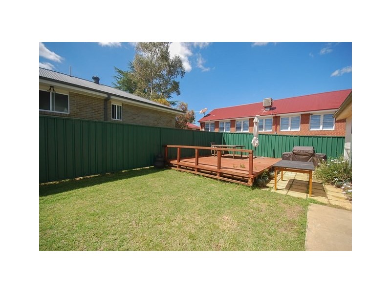 9 Halloran Street, Turvey Park NSW 2650