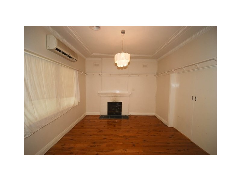 9 Halloran Street, Turvey Park NSW 2650