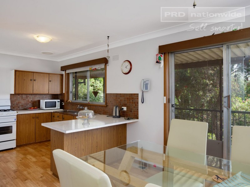 17 Churchill Avenue, Kooringal NSW 2650