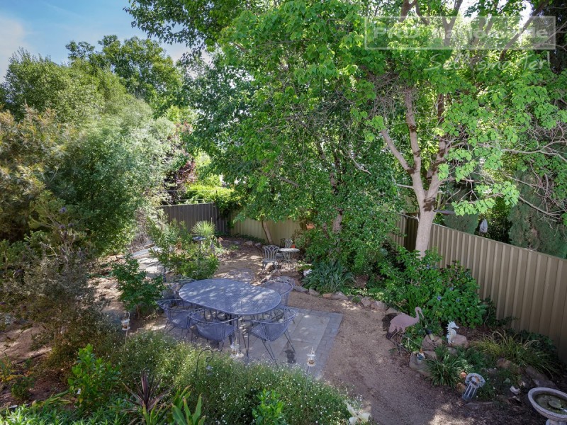 17 Churchill Avenue, Kooringal NSW 2650