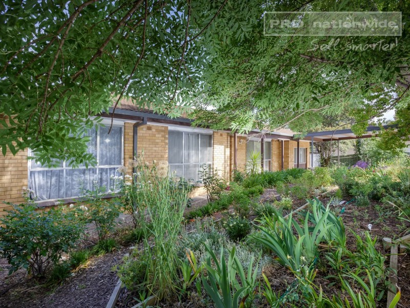 17 Churchill Avenue, Kooringal NSW 2650