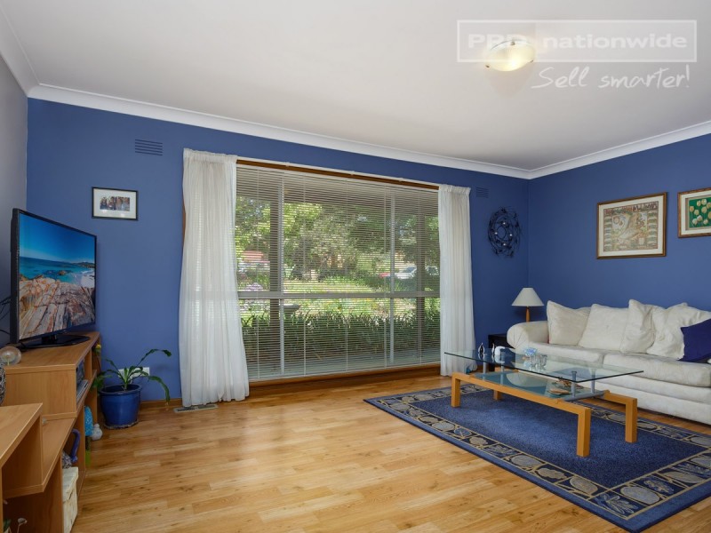 17 Churchill Avenue, Kooringal NSW 2650