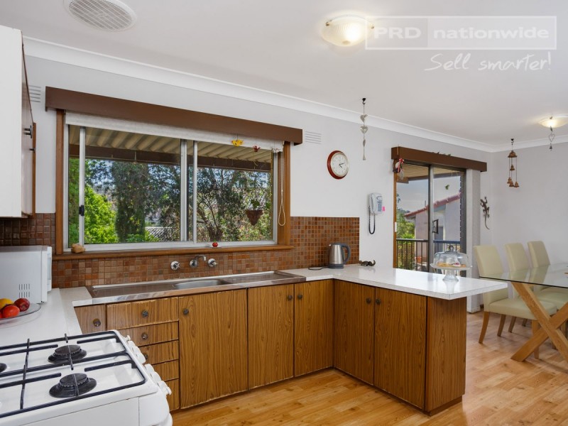 17 Churchill Avenue, Kooringal NSW 2650