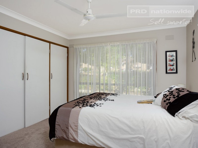 17 Churchill Avenue, Kooringal NSW 2650