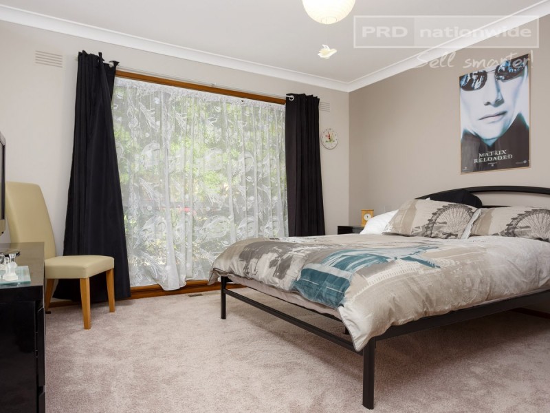 17 Churchill Avenue, Kooringal NSW 2650