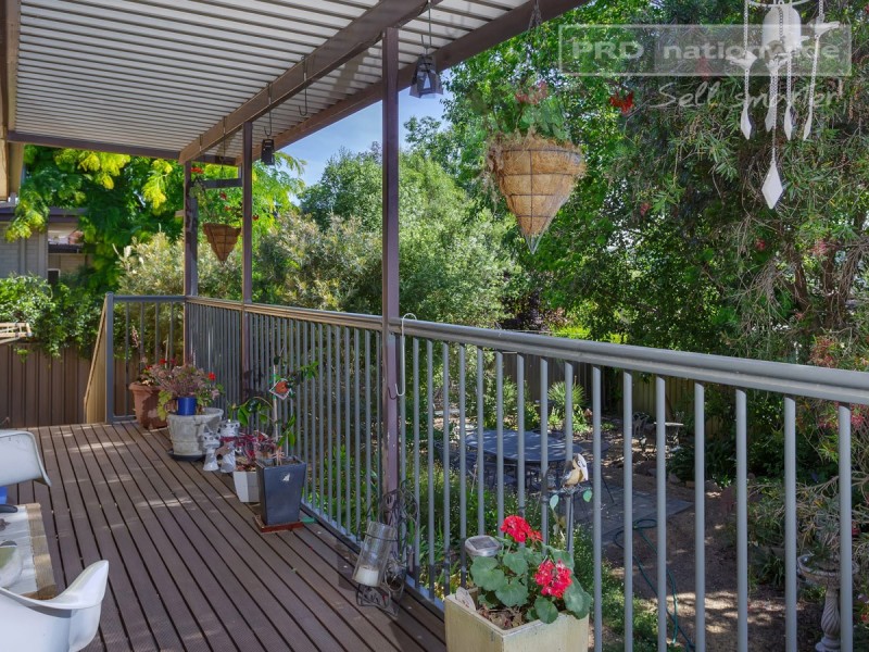 17 Churchill Avenue, Kooringal NSW 2650