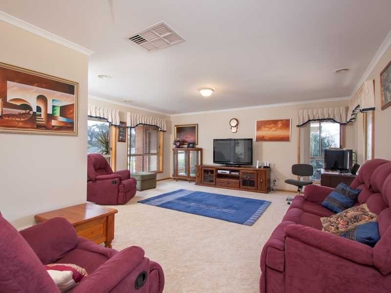 101 Kaloona Drive, Bourkelands NSW 2650