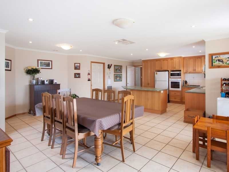 101 Kaloona Drive, Bourkelands NSW 2650