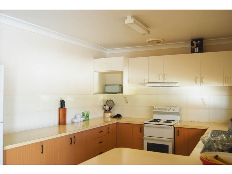 16 Matheson Place, Estella NSW 2650
