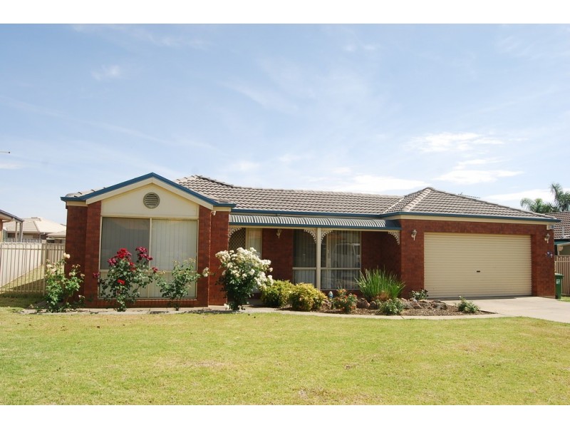 81 Yentoo Drive, Glenfield Park NSW 2650