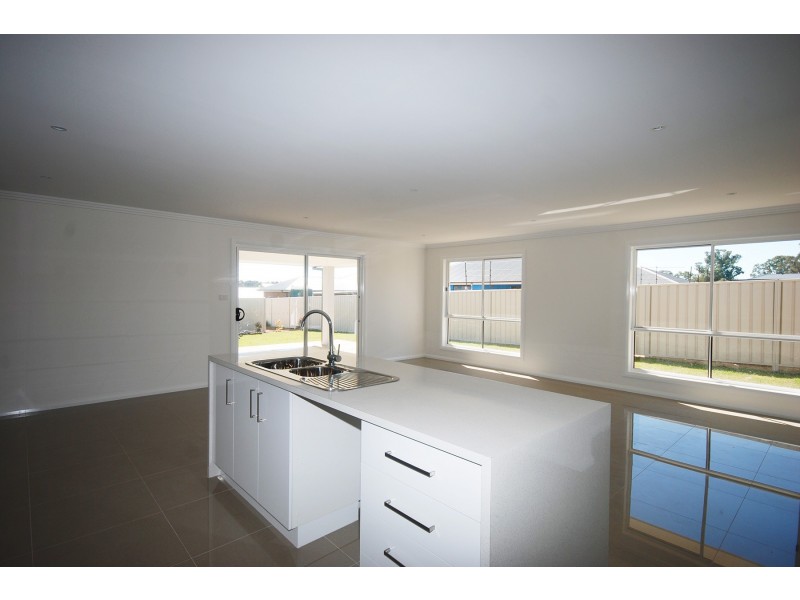 14 Charlton Street, Boorooma NSW 2650