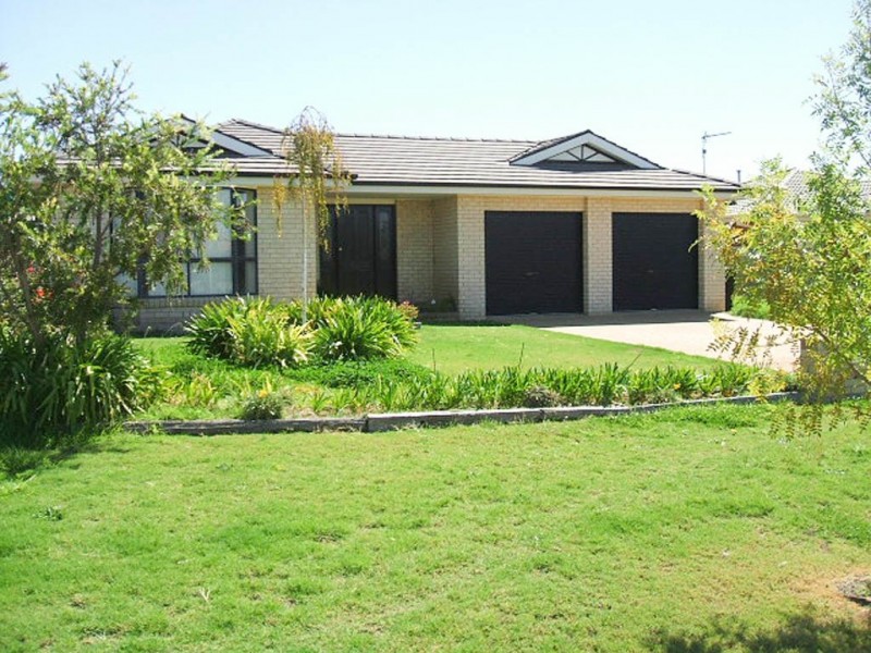 24 Woomera Place, Glenfield Park NSW 2650