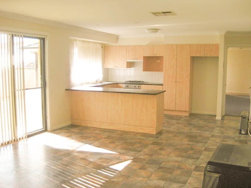 24 Woomera Place, Glenfield Park NSW 2650