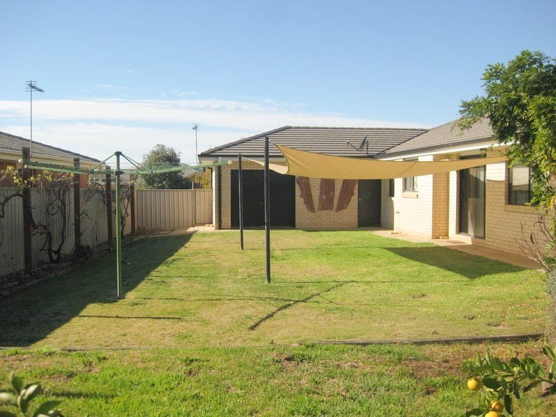 24 Woomera Place, Glenfield Park NSW 2650