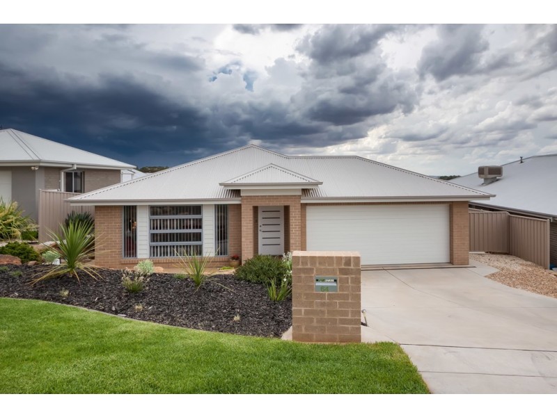 64 Kaloona Drive, Bourkelands NSW 2650