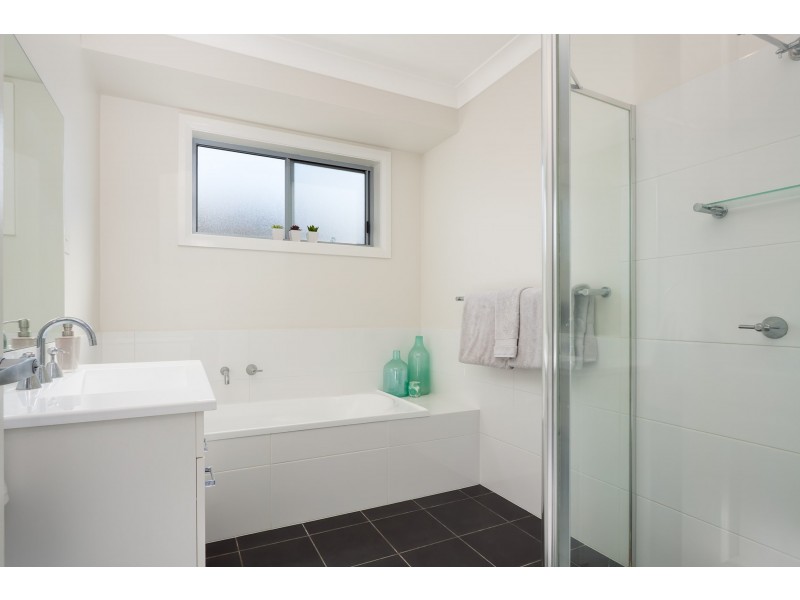 64 Kaloona Drive, Bourkelands NSW 2650