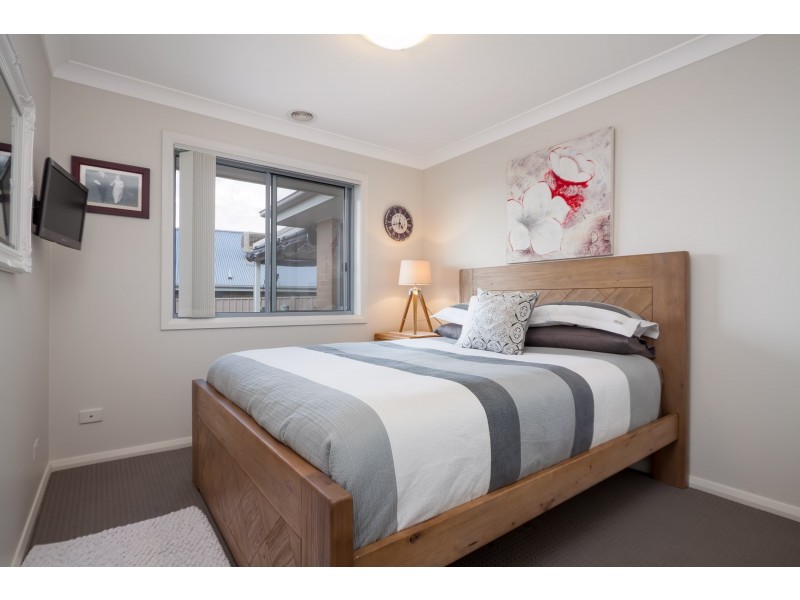 64 Kaloona Drive, Bourkelands NSW 2650