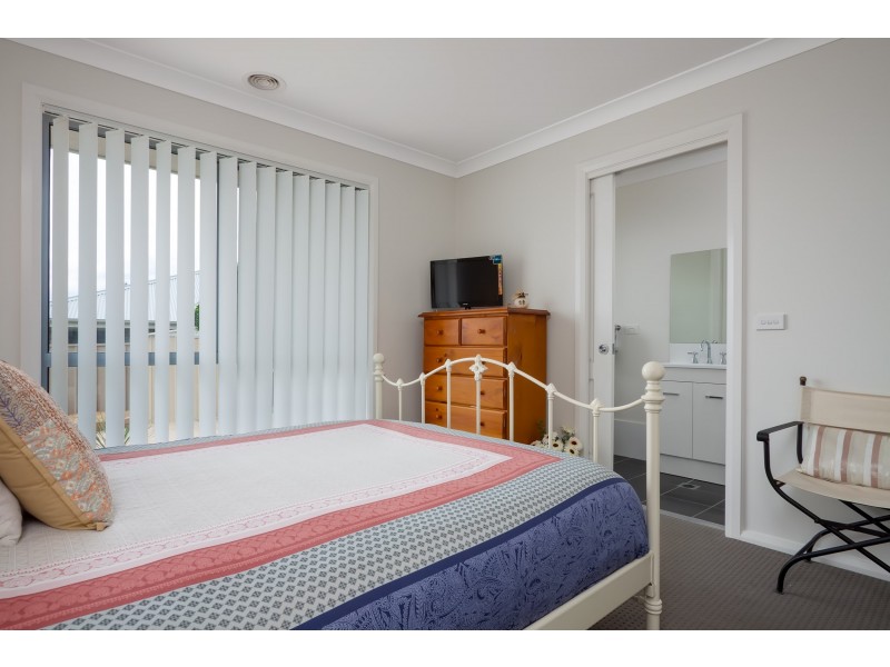 64 Kaloona Drive, Bourkelands NSW 2650