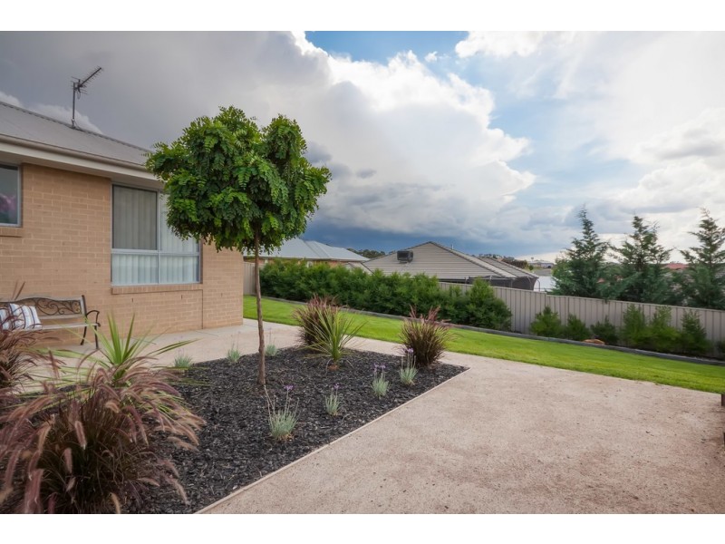 64 Kaloona Drive, Bourkelands NSW 2650