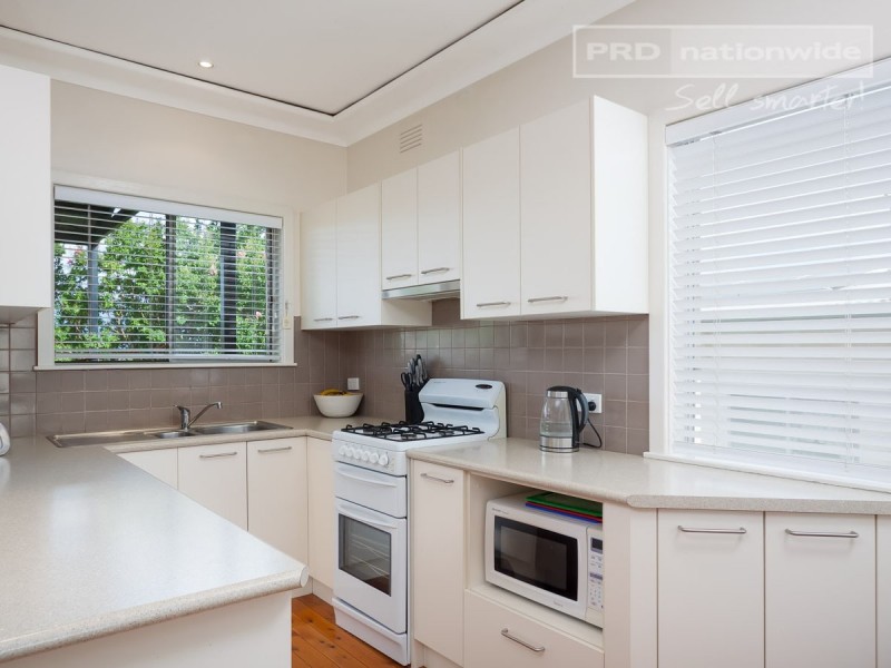 33 Grove Street, Kooringal NSW 2650