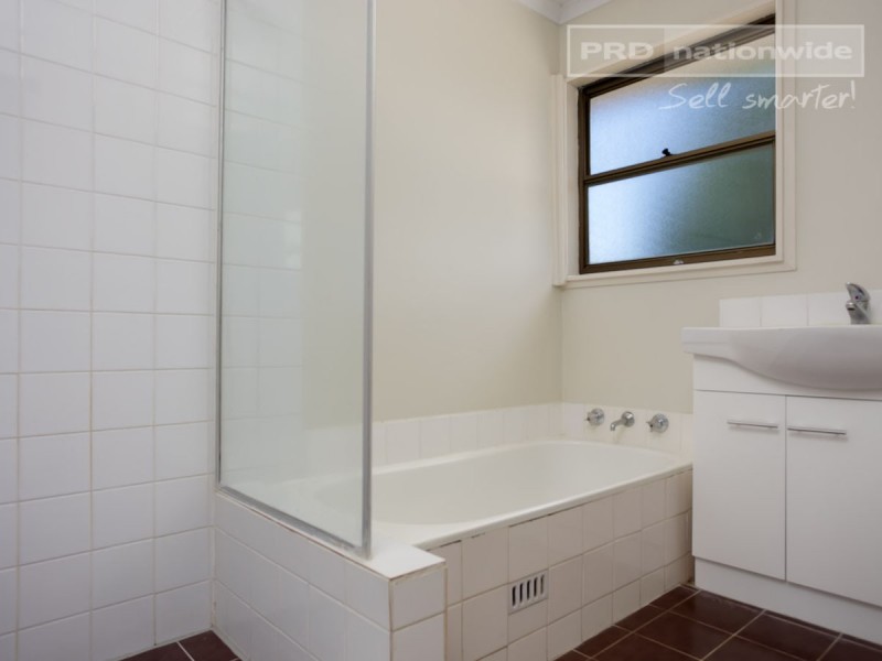 2 Edghill Place, Tolland NSW 2650