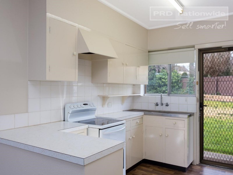 3/5 Karen Street, Tolland NSW 2650