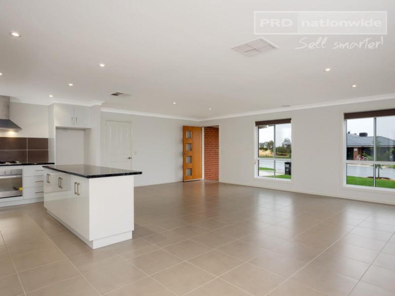 2/24 Hazelwood Drive, Forest Hill NSW 2651