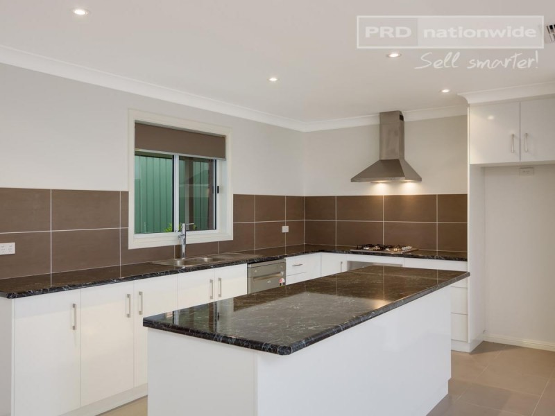 2/24 Hazelwood Drive, Forest Hill NSW 2651