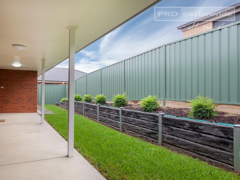 2/24 Hazelwood Drive, Forest Hill NSW 2651