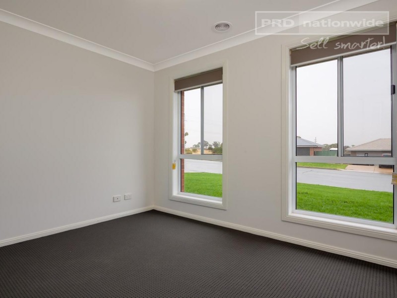 2/24 Hazelwood Drive, Forest Hill NSW 2651