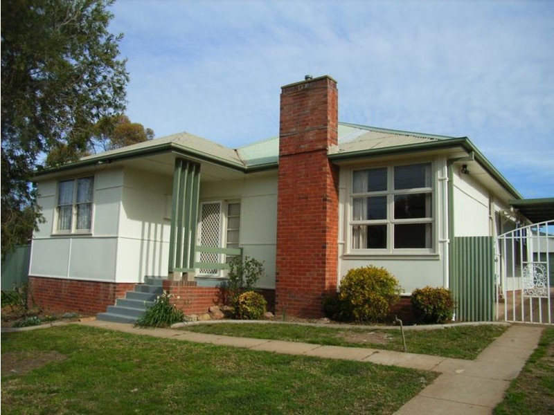 2 Fernleigh Road, Mount Austin NSW 2650