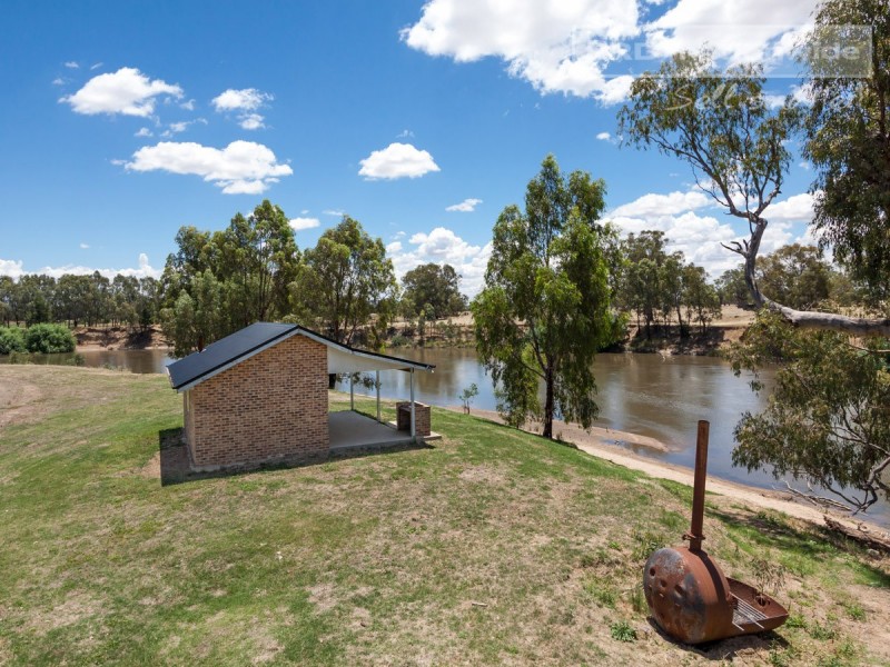 86 Roach Road, Moorong NSW 2650