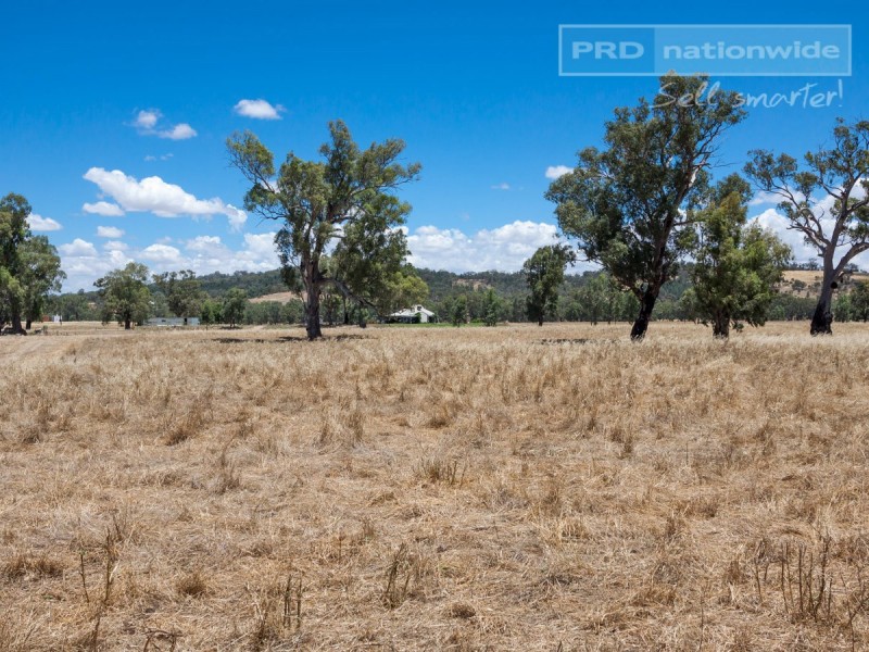 86 Roach Road, Moorong NSW 2650