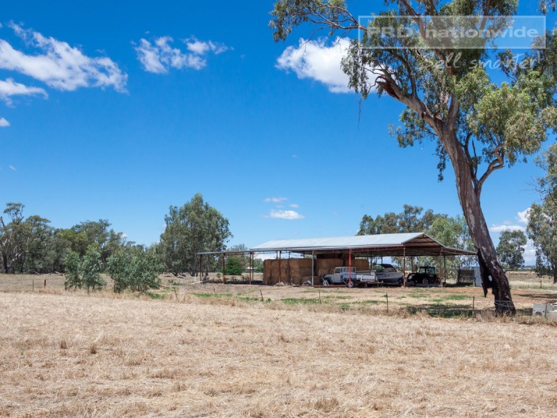 86 Roach Road, Moorong NSW 2650