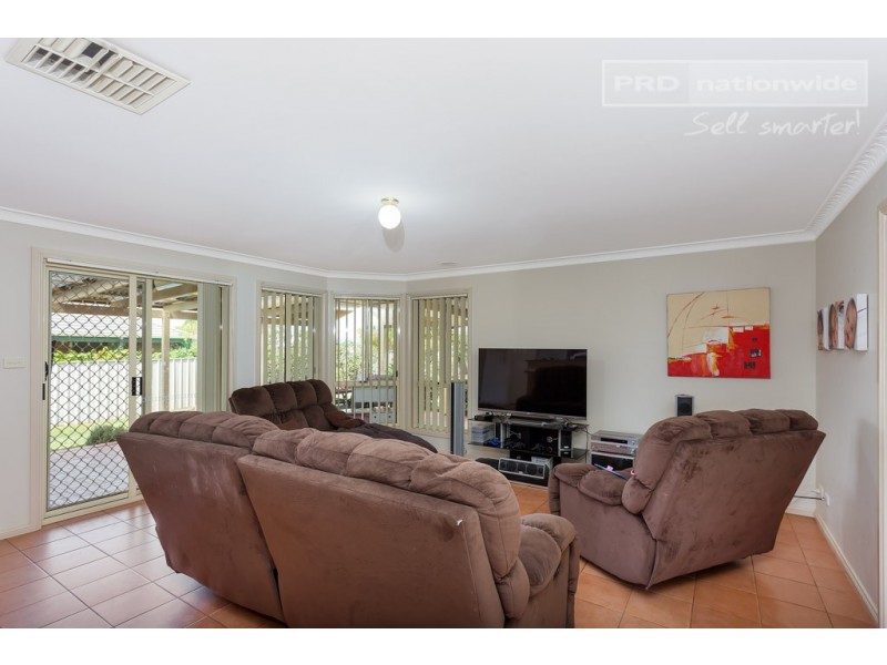 74 Yentoo Drive, Glenfield Park NSW 2650