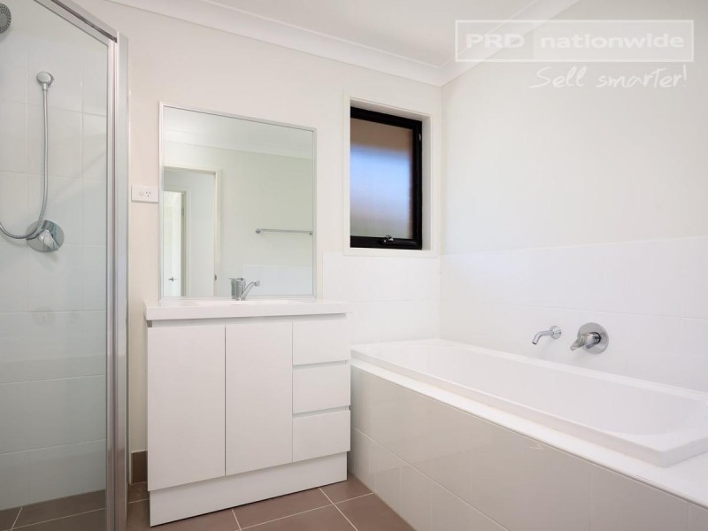 33 Melaleuca Drive, Forest Hill NSW 2651