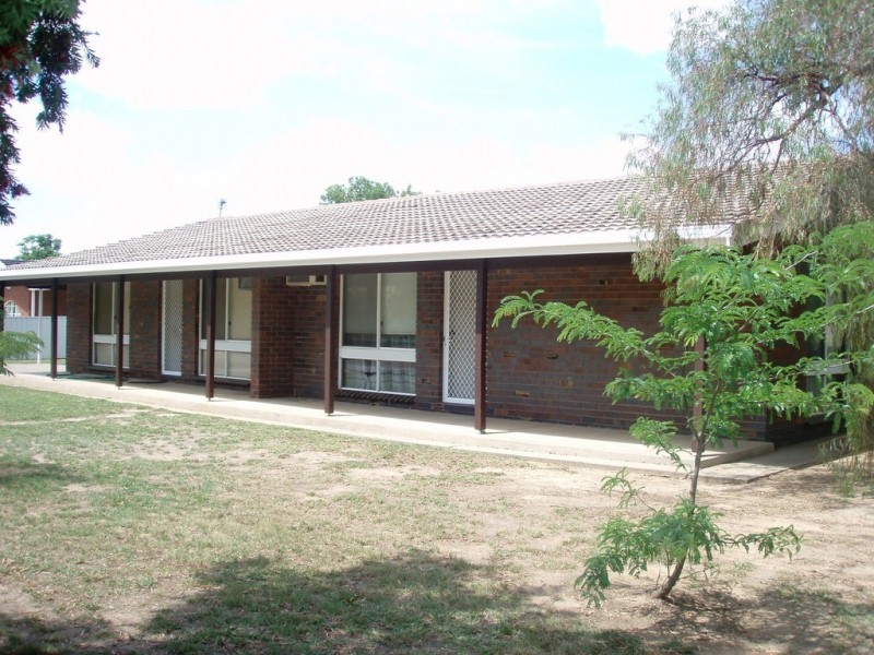 1/1 Nicholi Crescent, Lake Albert NSW 2650