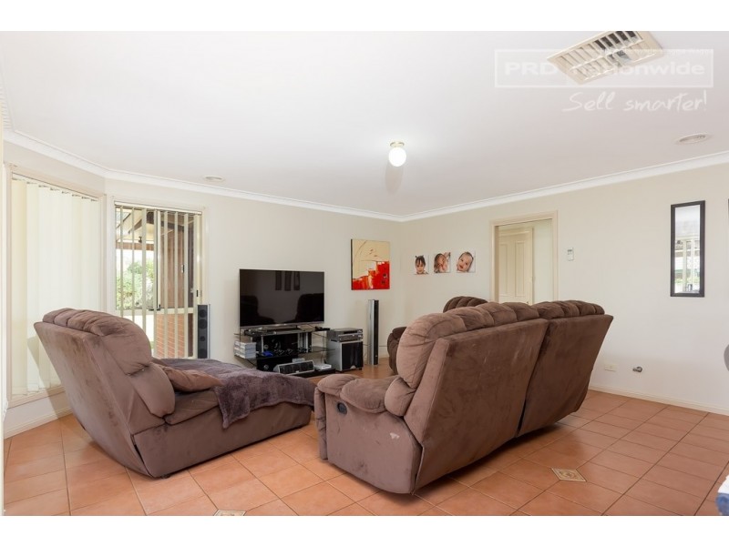 74 Yentoo Drive, Glenfield Park NSW 2650
