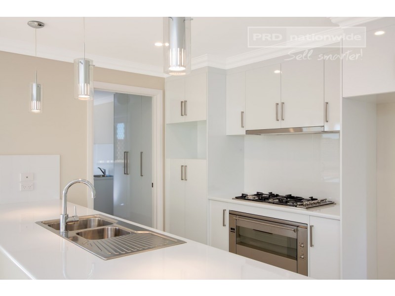 5 Watson Boulevard, Lloyd NSW 2650